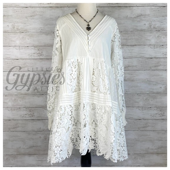 POL Romance in Lovely Lace Dress - Picture 5 of 12